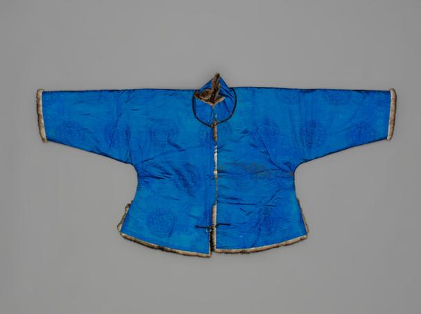 蓝色五蝠捧寿纹暗花缎貂皮琵琶襟马褂