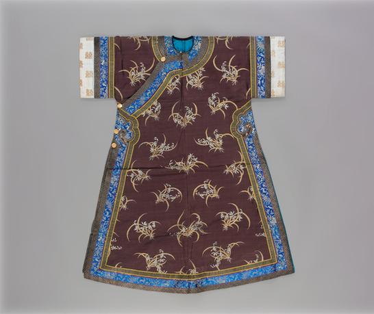 绛色缂金银墩兰纹棉氅衣