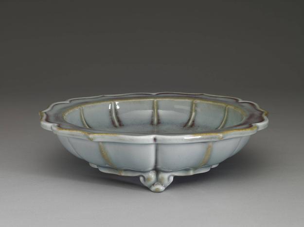 雍正 仿钧窑莲花式盆托