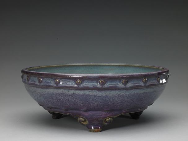 钧窑鼓钉三足洗