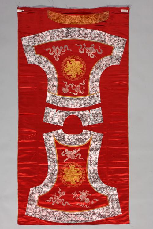 枣红色暗八仙团富贵万年福寿纹织金缎坎肩料