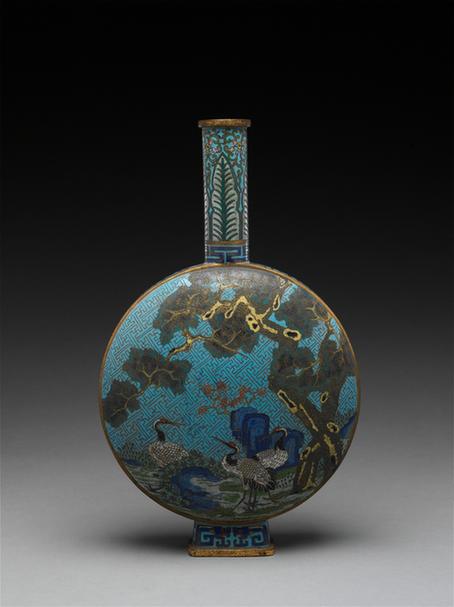 掐丝珐琅锦地鹤鹿同春图扁瓶