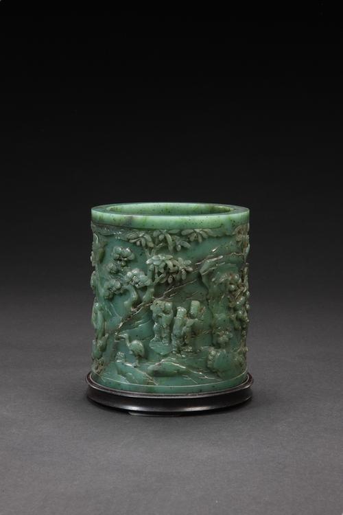 碧玉八仙庆寿图笔筒