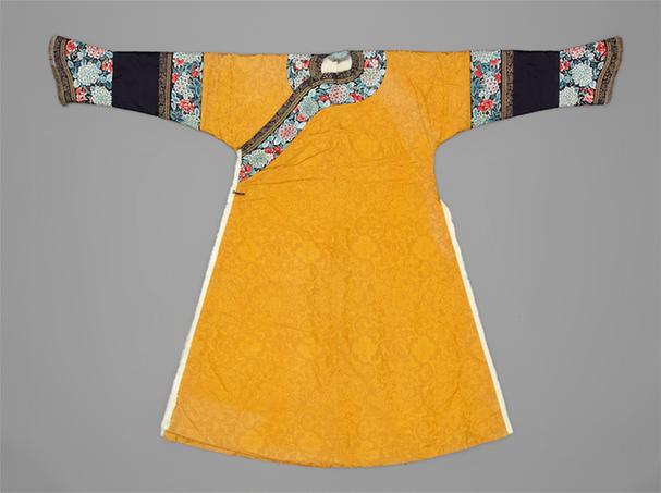 杏黄色葫芦花纹紫微缎灰鼠皮吉服袍