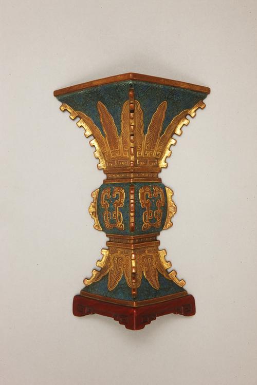 乾隆款古铜彩出戟花觚式壁瓶