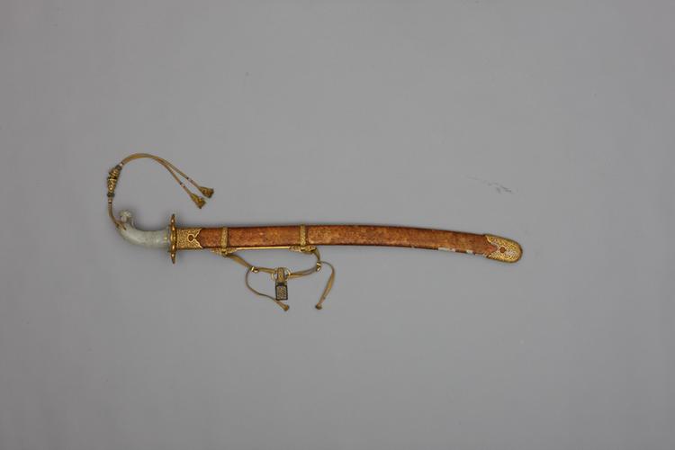 玉柄金桃皮鞘毓芝腰刀