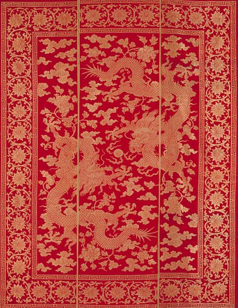 红色地金云龙缠枝莲纹漳绒垫料