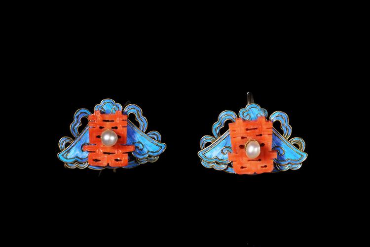 银镀金点翠珊瑚喜字纹钉白料珠耳环