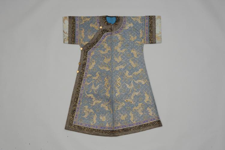 品月色地缂金银万字福寿纹棉衬衣