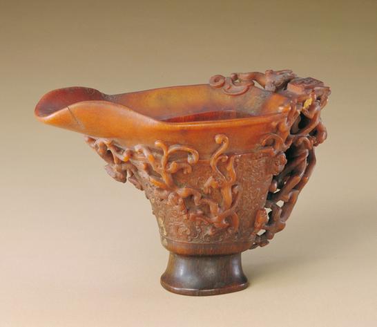 犀角雕蟠螭纹爵杯