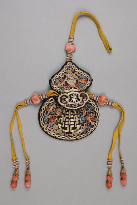 青色缎平金锁绣暗八仙团寿纹葫芦式荷包