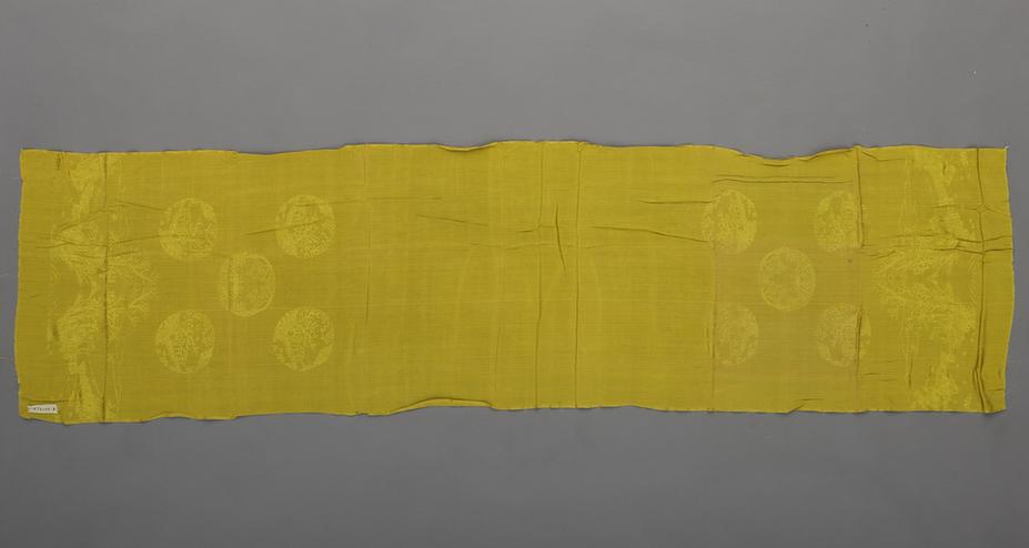 香色五团地景纹绉绸