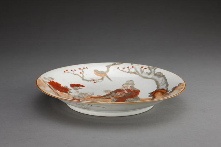 乾隆款红彩加金人物图盘