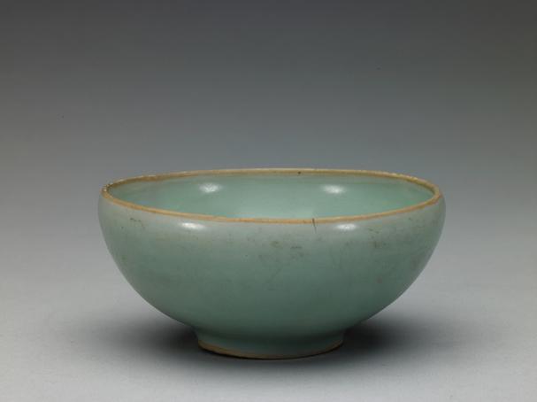 龙泉窑青釉碗