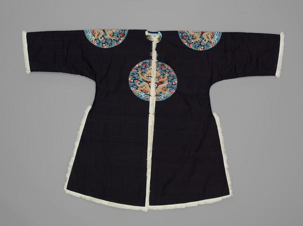 石青色缂丝四团彩云金龙纹乌云豹皮衮服