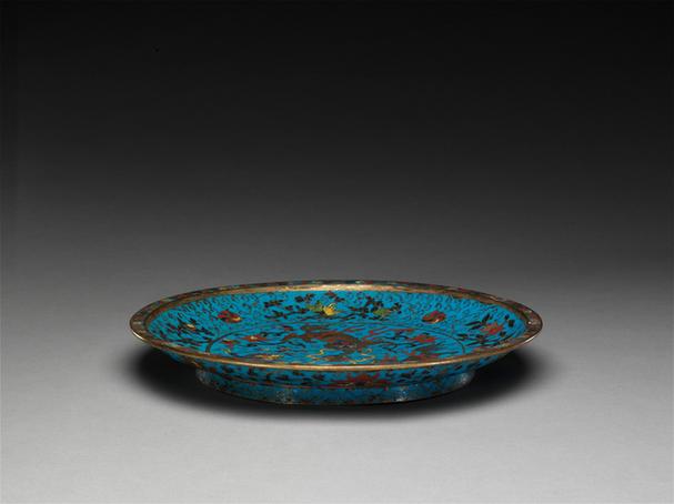 掐丝珐琅勾莲狮戏球图盘