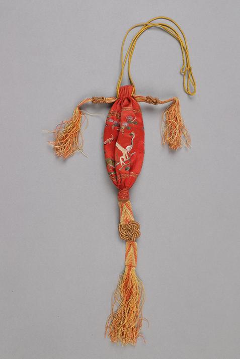 红色缎绣鹤鹿同春纹袋式荷包