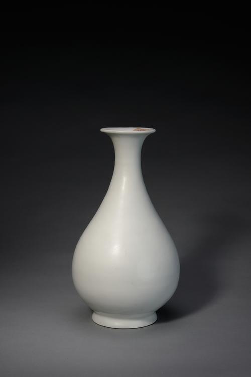 甜白釉玉壶春瓶