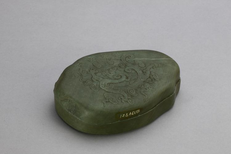 松花江石雕云螭纹连盖砚