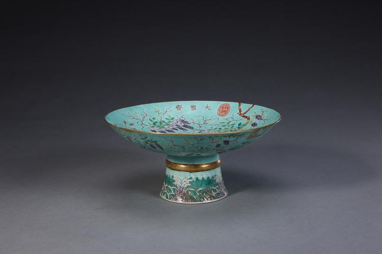 大雅斋款绿地粉彩花鸟图高足盘