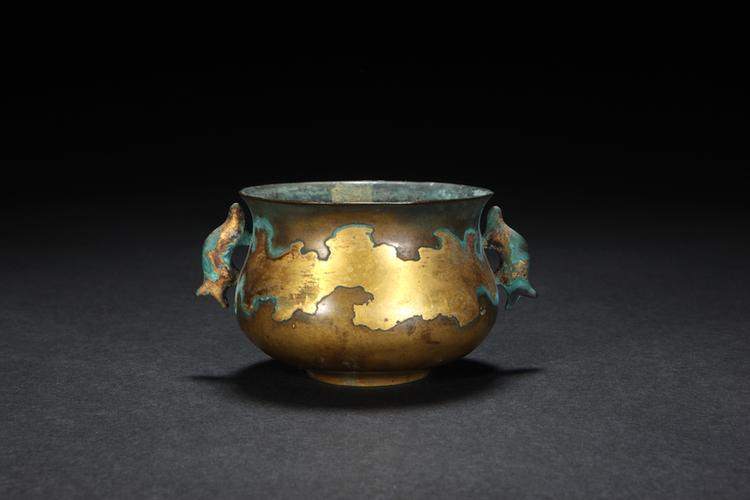 宣德款铜鎏金云纹鱼耳炉