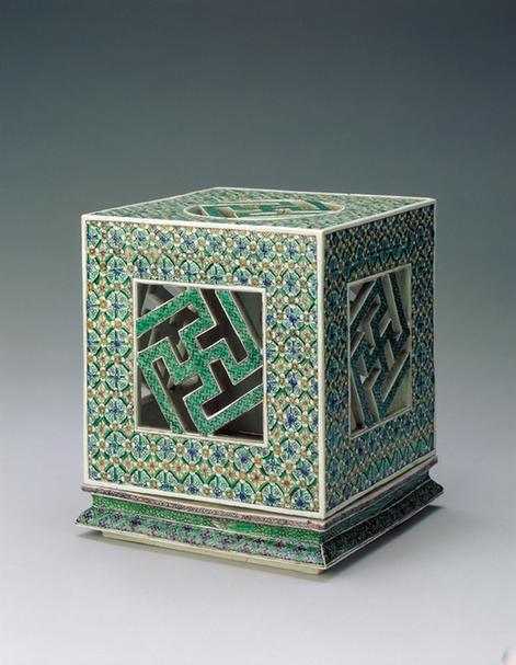 素三彩锦地镂空香熏