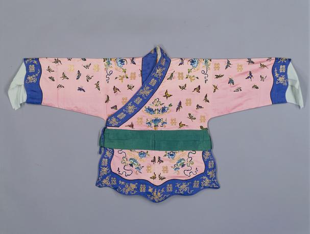 粉色缎绣花篮金双喜字纹八仙衣-蓝采和