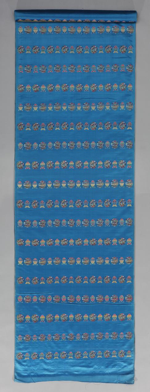 月白色五彩寸蟒缎