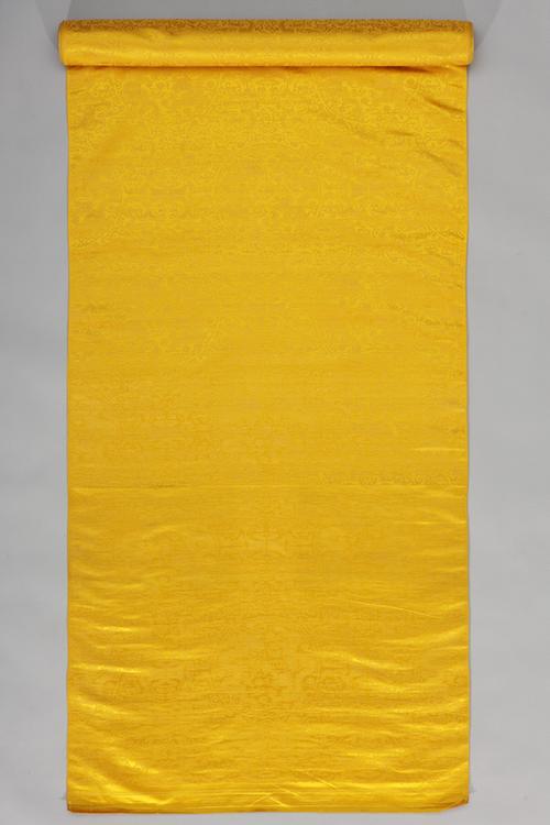 明黄色团龙蔓草纹暗花缎