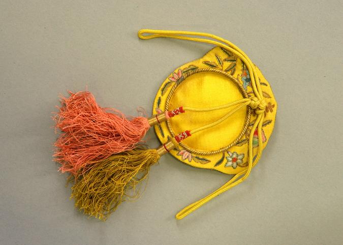 黄色缎锁绣灵仙祝寿纹活计-表套