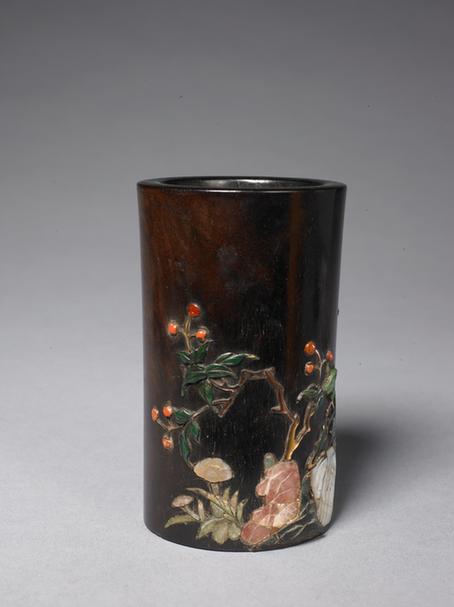 乾隆紫檀嵌石花卉笔筒