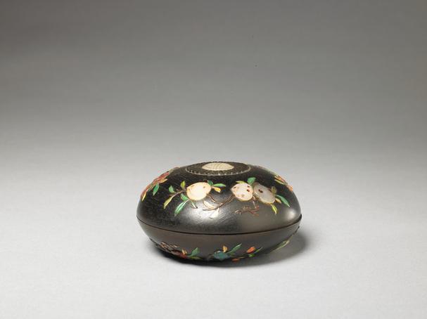 紫檀嵌玉石三果纹圆盒