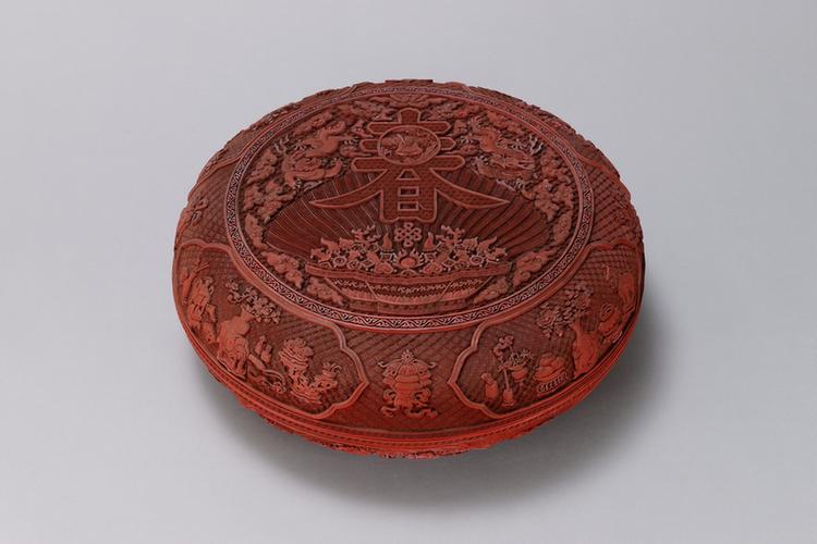 剔红寿春图开光博古纹圆盒
