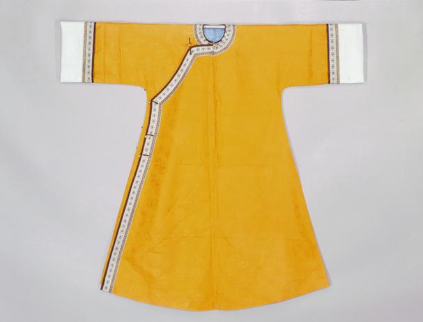 杏黄团花卉暗花绸女衬衣