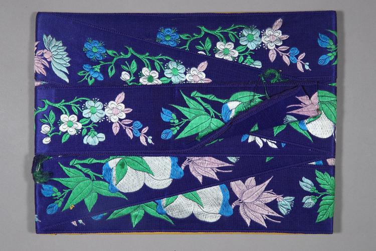 宝蓝色缎地淡彩杏花纹绦