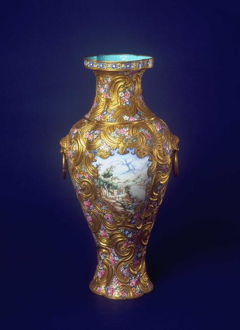 画珐琅海棠花式瓶