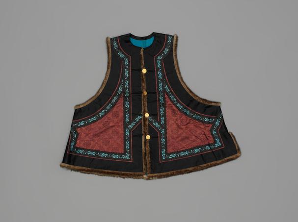 驼色锦纹暗花缎镶貂皮边琵琶襟夹坎肩