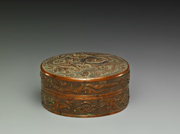 铜錾刻双龙戏珠纹圆盒