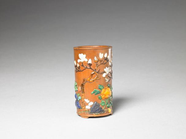 黄杨木嵌玉石花卉纹小笔筒