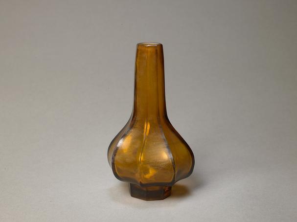 咸丰款茶色玻璃八棱瓶