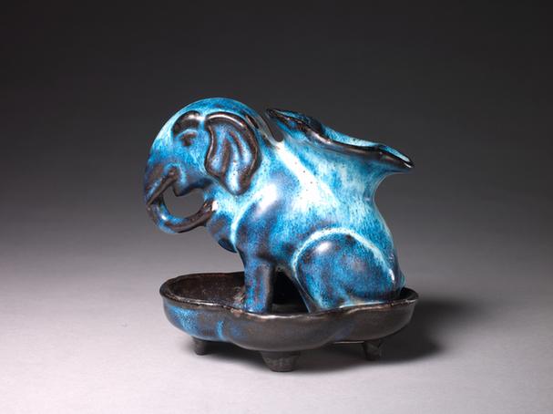 石湾窑蓝白釉象式花插