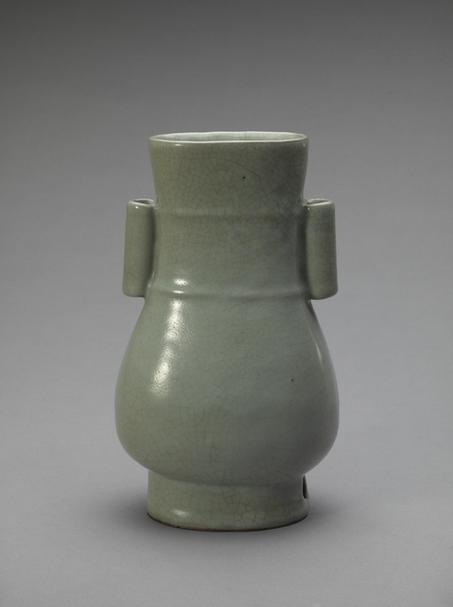 官窑青釉贯耳扁瓶