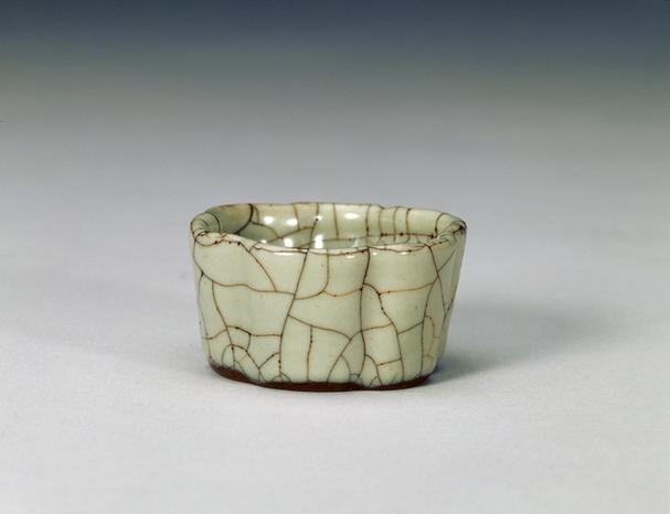 官窑青釉小水丞