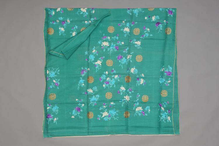 绿色芝麻纱绣栀子金寿字纹袍料