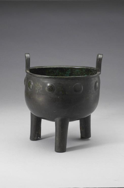 圆涡四瓣花纹鼎