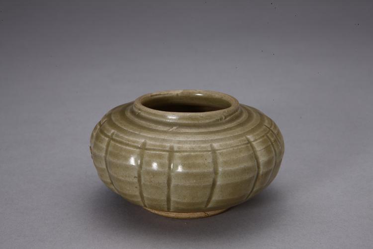 耀州窑青釉瓜棱水丞