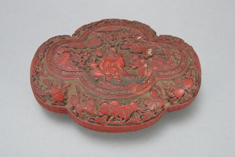 剔红人物故事图海棠式盒