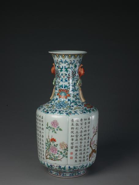 乾隆款斗彩开光粉彩诗句花卉纹瓶