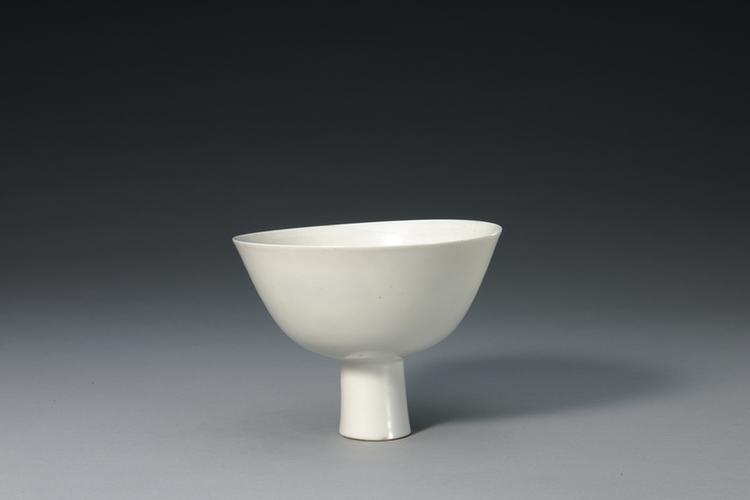 白釉高足碗