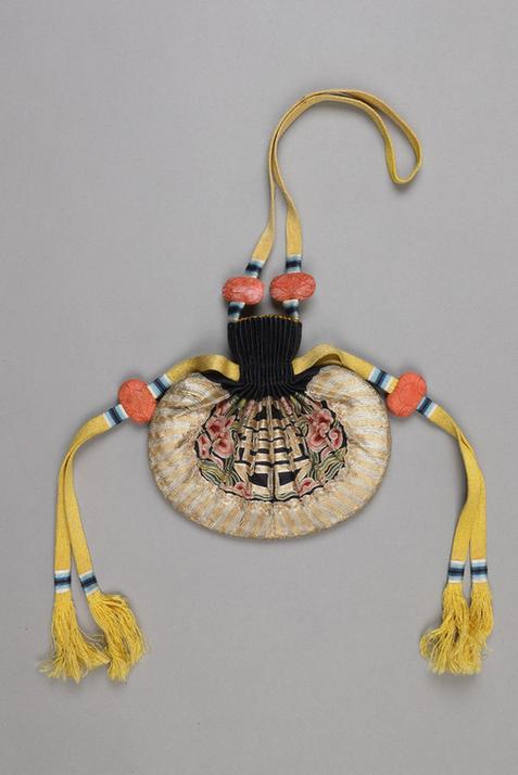 石青色缎平金银锁绣灵芝团寿纹椭圆荷包